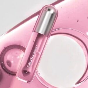 r.e.m. beauty: Raspberry Drip Essential Drip Lip Oil